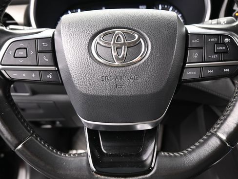 Used 2021 Toyota Highlander XLE image 29