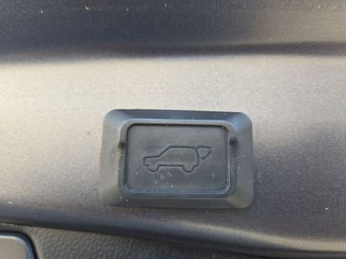 Used 2021 Toyota RAV4 XLE Premium image 21