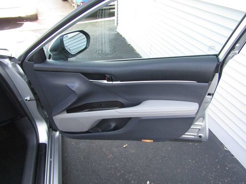 Used 2023 Toyota Camry XLE FWD image 29