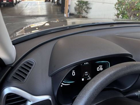 Used 2025 Kia Soul LX w/ LX Technology Package FWD image 32