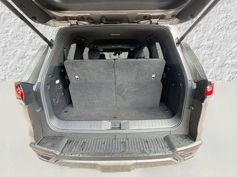 Used 2022 Lexus LX 600 4WD w/ Accessory Package (Z1) image 12