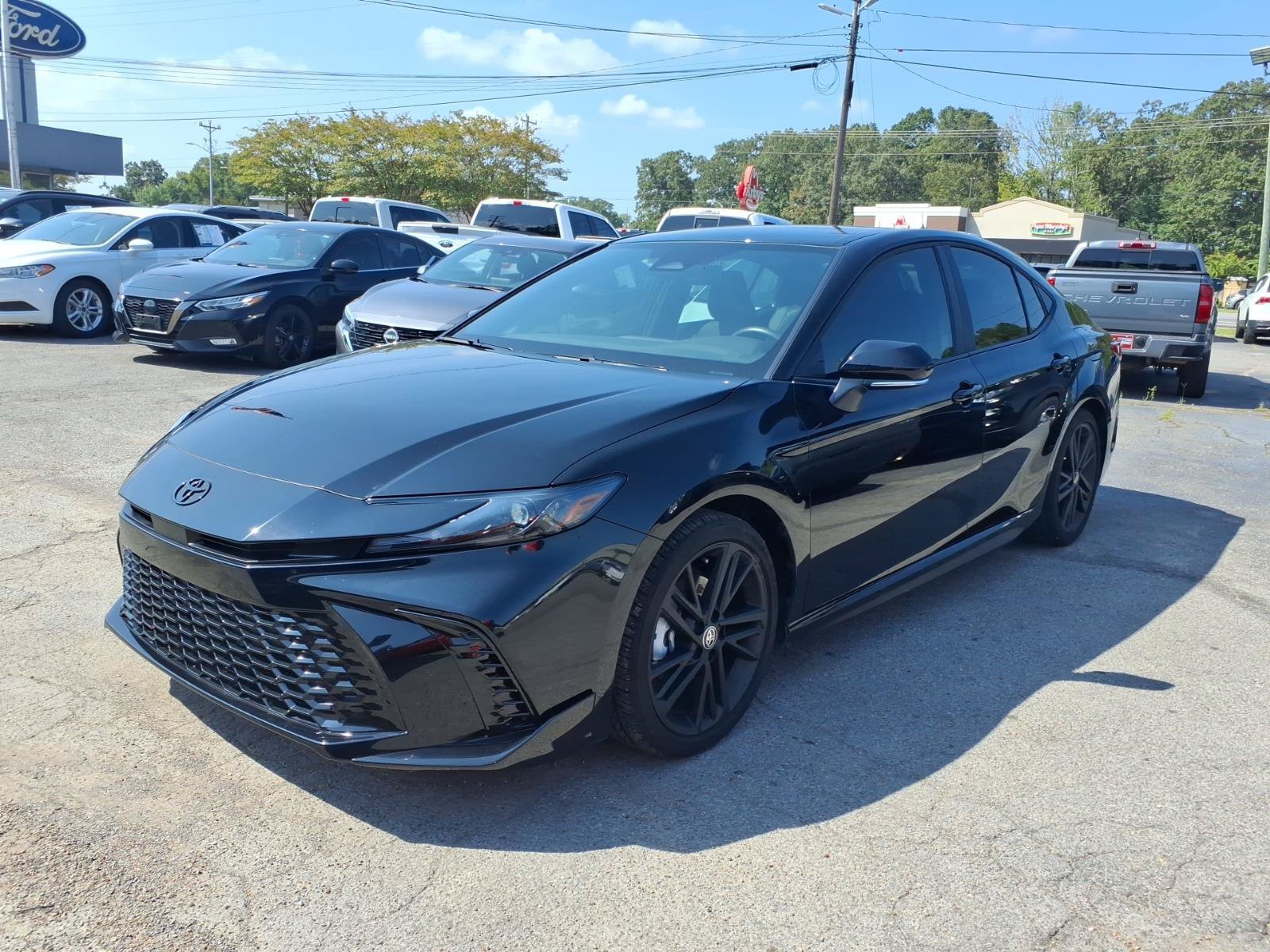 Used 2026 Toyota Camry Hybrid FWD image 1