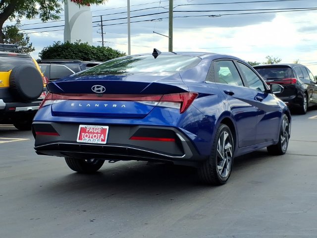 Used 2025 Hyundai Elantra SEL FWD image 4