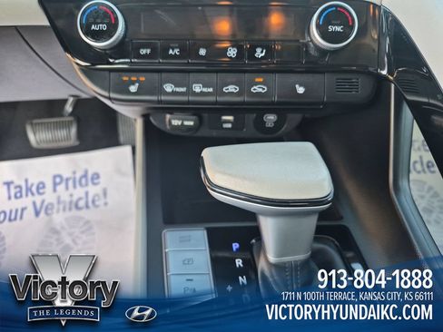 Used 2024 Hyundai Elantra Limited FWD image 18