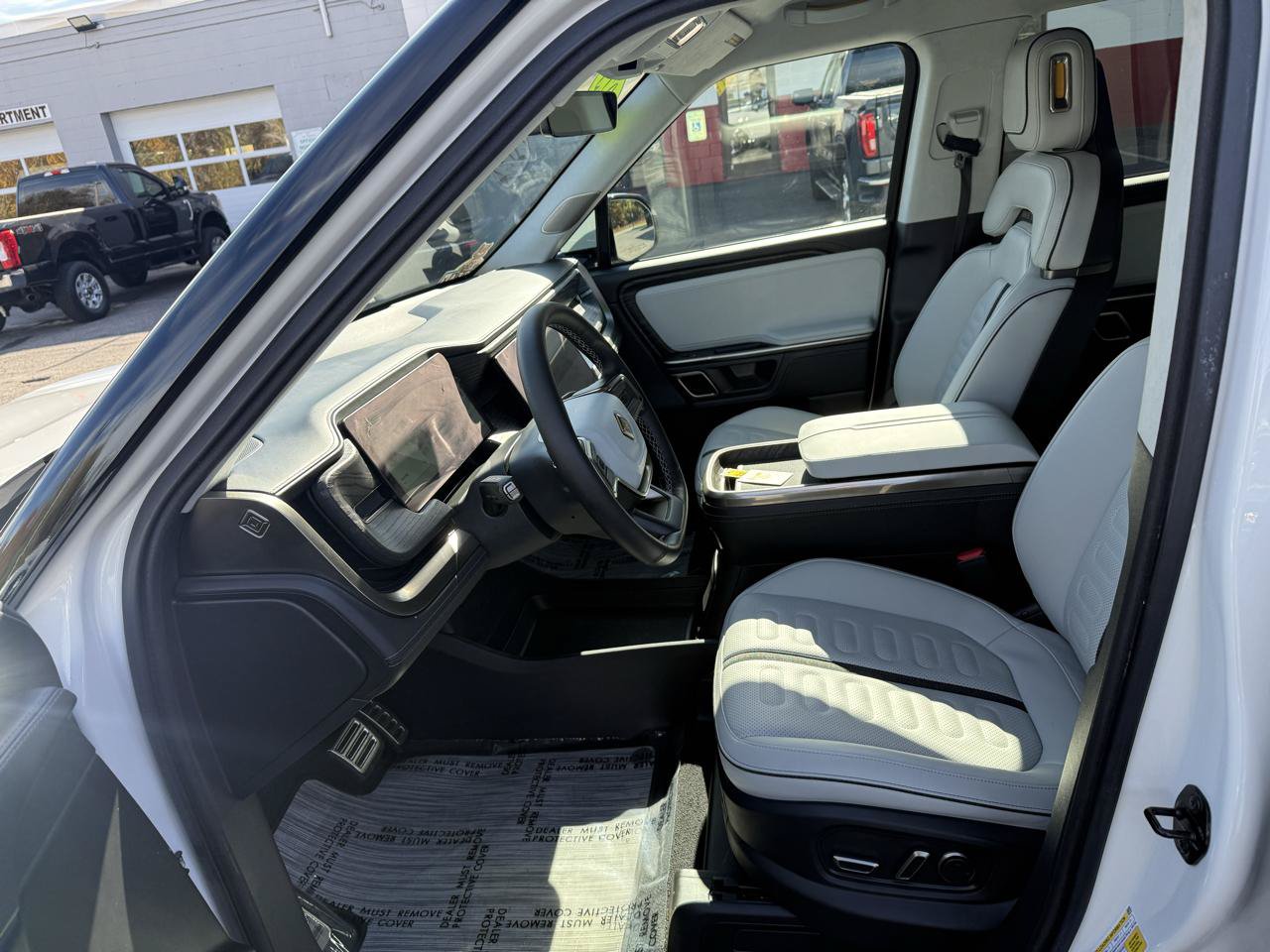 Used 2023 Rivian R1S Adventure Quad AWD/4WD image 32