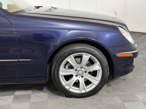 Used 2009 Mercedes-Benz E 350 4MATIC Sedan image 13