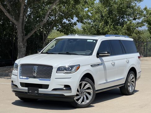 Certified 2023 Lincoln Navigator Reserve RWD image 2