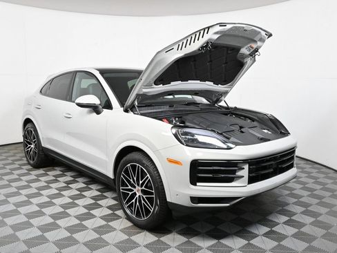 Certified 2026 Porsche Cayenne Coupe AWD/4WD image 32