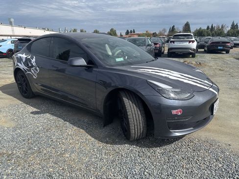 Used 2023 Tesla Model 3 Standard Range image 3