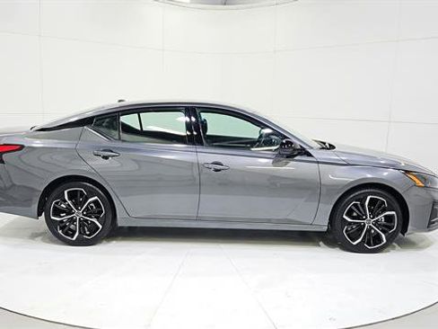 Certified 2025 Nissan Altima 2.5 SR FWD image 9