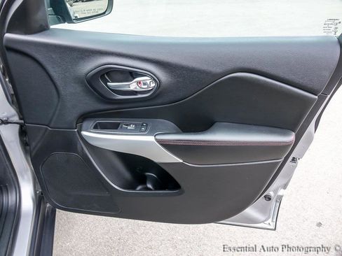 Used 2017 Jeep Cherokee Trailhawk w/ Comfort/Convenience Group image 27