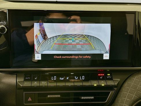 Used 2025 Toyota Camry XLE image 14