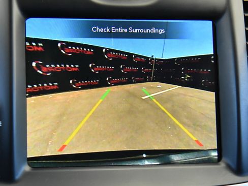 Used 2021 Chrysler 300 Touring w/ Sport Appearance Package RWD image 18