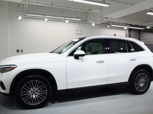 Certified 2025 Mercedes-Benz GLC 300 4MATIC image 4