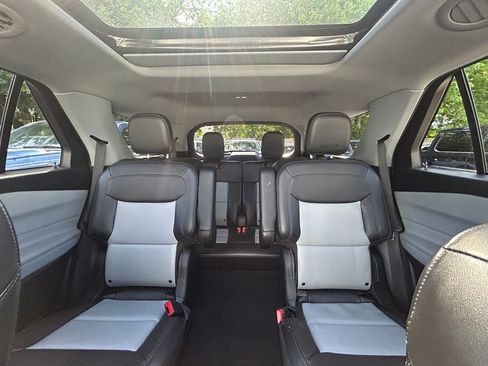 Used 2023 Ford Explorer XLT w/ Equipment Group 202A AWD/4WD image 21