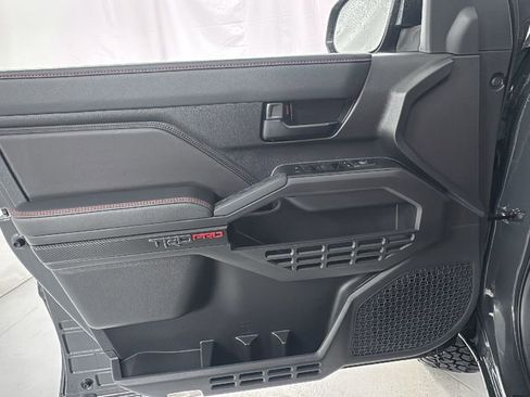 Used 2025 Toyota Tacoma TRD Sport image 17