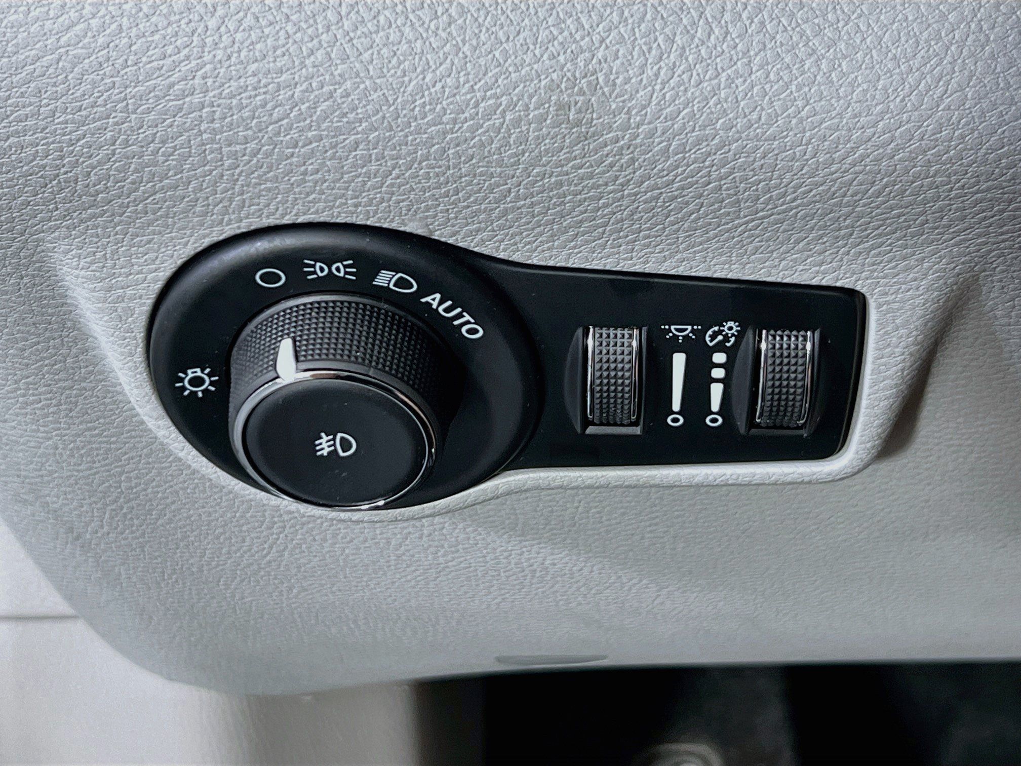 Used 2023 Jeep Compass Limited w/ Elite Group AWD/4WD image 10