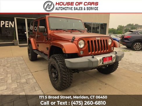Used 2014 Jeep Wrangler Unlimited Sahara w/ Connectivity Group AWD/4WD image 2