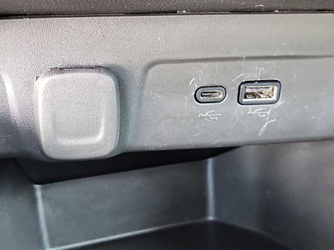 Used 2025 Chevrolet Trax LT w/ LT Convenience Package image 25