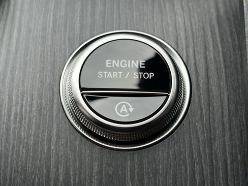 New 2025 Mercedes-Benz C 300 4MATIC Sedan image 31