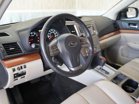 Used 2013 Subaru Outback 2.5i Limited w/ Moonroof Pkg AWD/4WD image 11