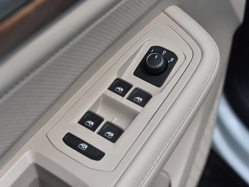 Certified 2026 Volkswagen Atlas SE w/ Panoramic Sunroof Package FWD image 8
