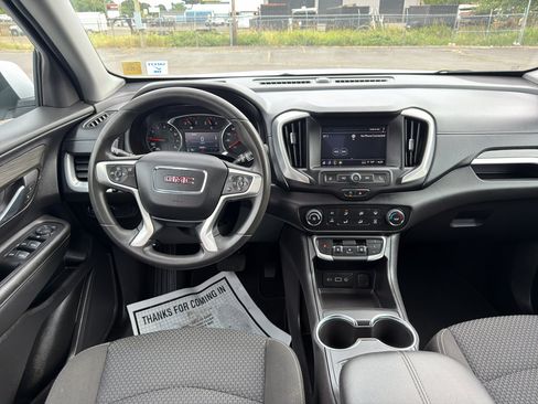 Used 2024 GMC Terrain SLE AWD/4WD image 17