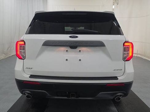 Used 2022 Ford Explorer XLT w/ XLT Sport Appearance Package AWD/4WD image 10