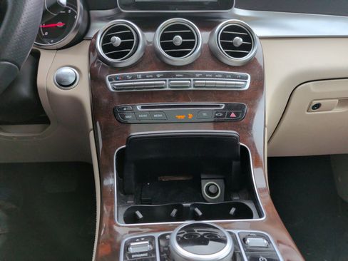 Used 2018 Mercedes-Benz GLC 300 300 image 24