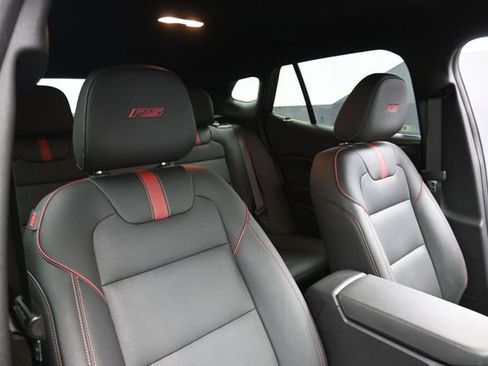 Used 2024 Chevrolet Trax RS FWD image 28