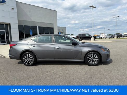 Used 2025 Nissan Altima 2.5 SV FWD image 2