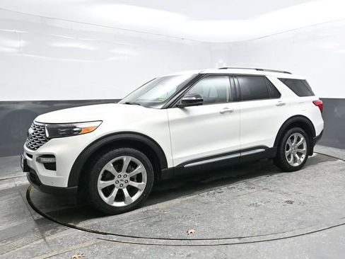 Used 2020 Ford Explorer Platinum w/ Premium Technology Package image 3