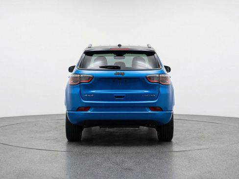 Used 2025 Jeep Compass Limited image 7