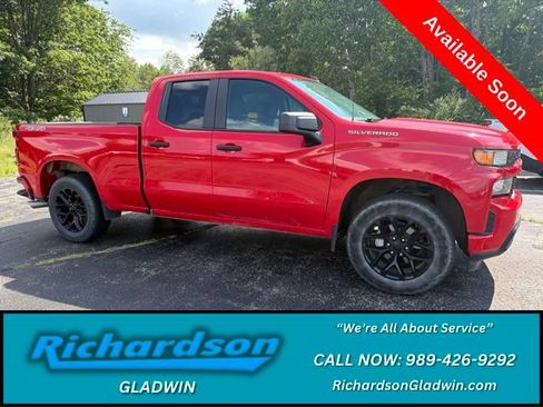 Used 2020 Chevrolet Silverado 1500 Custom w/ Custom Value Package AWD/4WD image 1