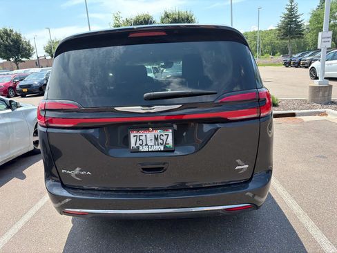 Used 2023 Chrysler Pacifica Touring-L AWD/4WD image 7