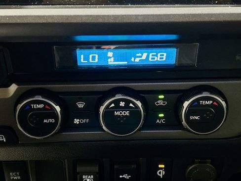 Used 2023 Toyota Tacoma TRD Off-Road image 13