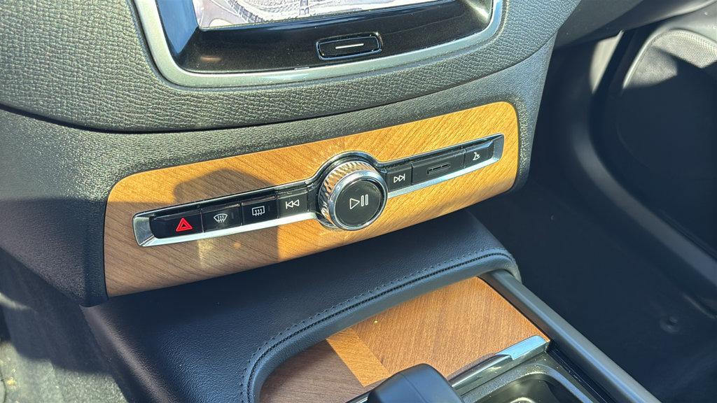 Certified 2025 Volvo XC90 T8 Plus w/ Protection Package AWD/4WD image 21