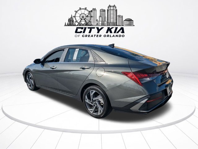 Used 2025 Hyundai Elantra SEL FWD image 4