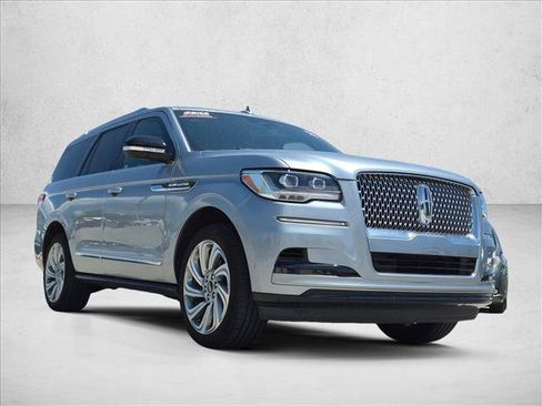 Used 2023 Lincoln Navigator Reserve AWD/4WD image 3