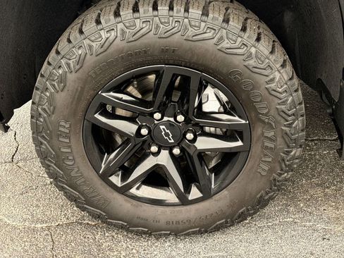 Used 2025 Chevrolet Silverado 1500 Custom Trail Boss AWD/4WD image 12