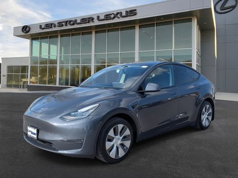 Used 2022 Tesla Model Y Long Range image 7
