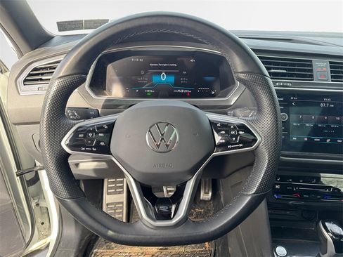 Used 2024 Volkswagen Tiguan SE R-Line image 15