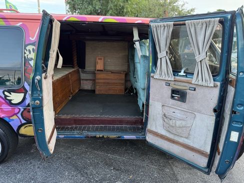 Used 1992 Chevrolet G20 image 23