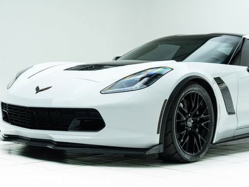 Used 2015 Chevrolet Corvette Z06 w/ 3LZ Preferred Equipment Group image 10