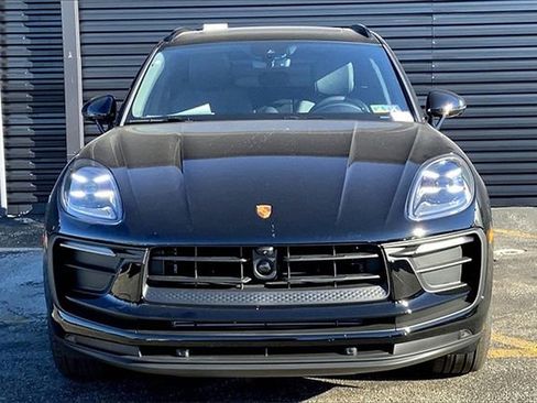 Certified 2026 Porsche Macan image 13