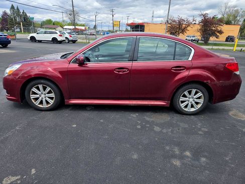 Used 2010 Subaru Legacy 2.5i Premium AWD/4WD image 5