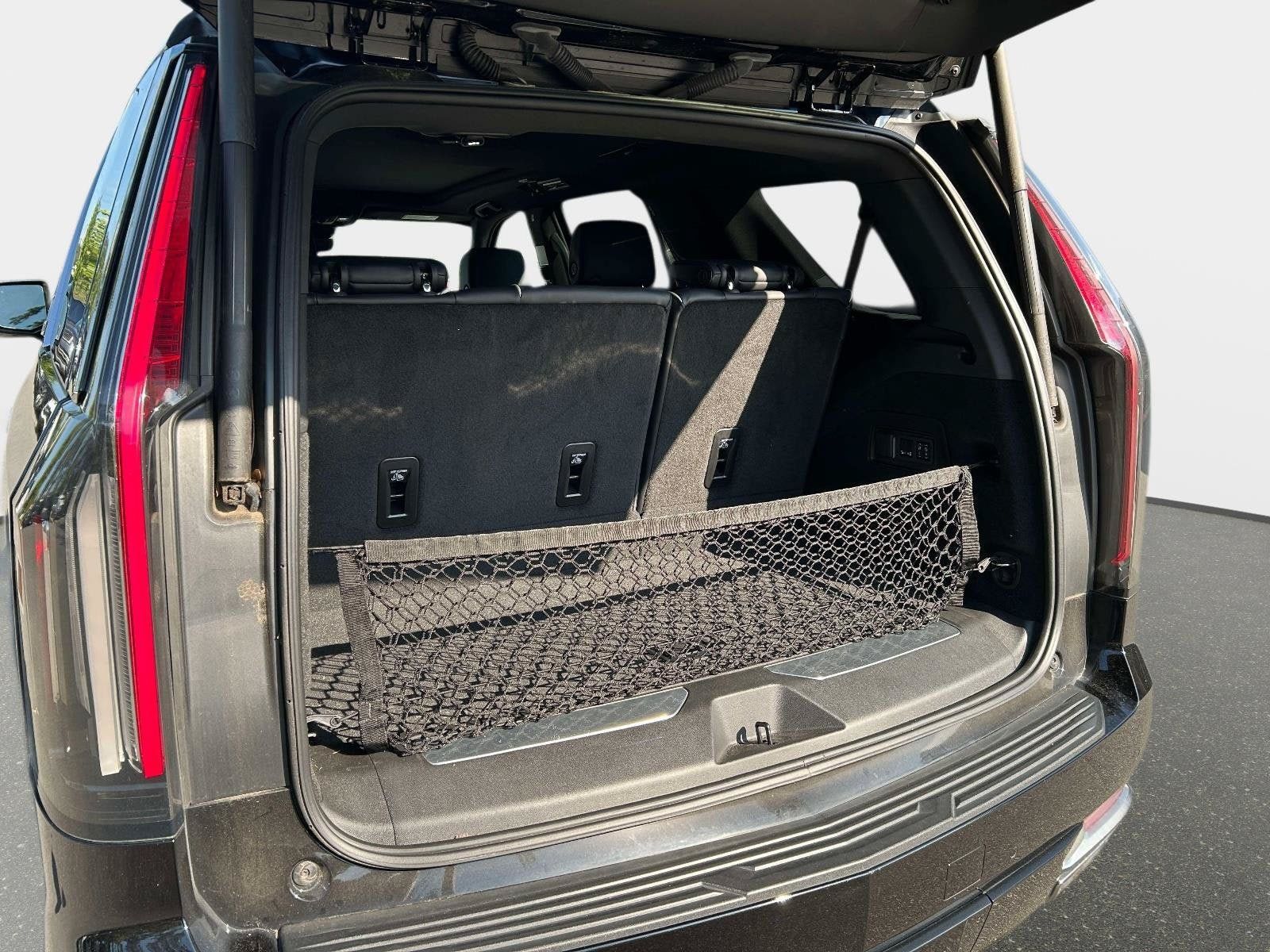 Used 2024 Cadillac Escalade Premium Luxury AWD/4WD image 11