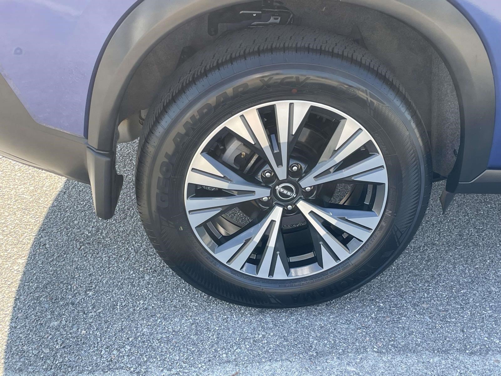 Used 2023 Nissan Rogue SV AWD/4WD image 7