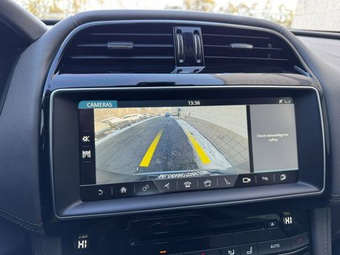 Used 2017 Jaguar F-PACE R-Sport image 29