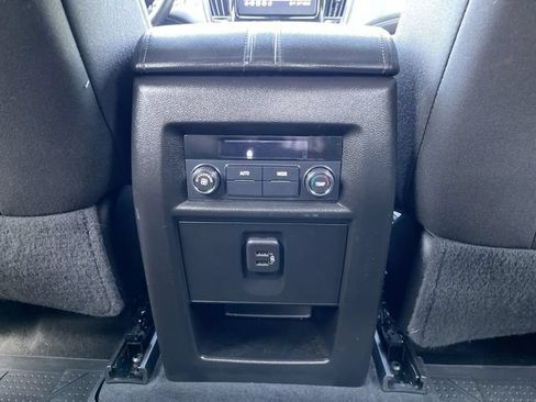 Used 2023 Chevrolet Traverse LT FWD image 21